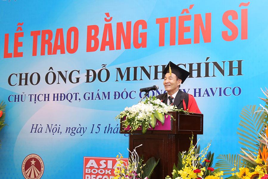 TS, Luật sư Nguyễn Văn Viễn phát biểu và nêu rõ ý nghĩa của tấm bằng tiến sĩ do WRU cấp.