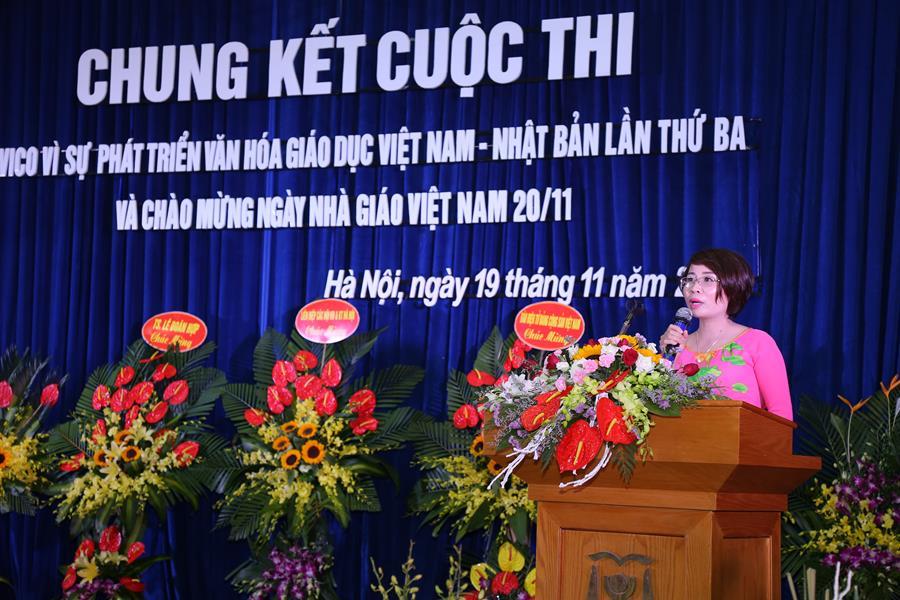 Cô giáo Trần Thị Thuý Hằng - Phó giám đốc Trung tâm đào tạo du học HAVICO - đại diện cho tập thể giáo viên chia sẻ cảm tưởng 