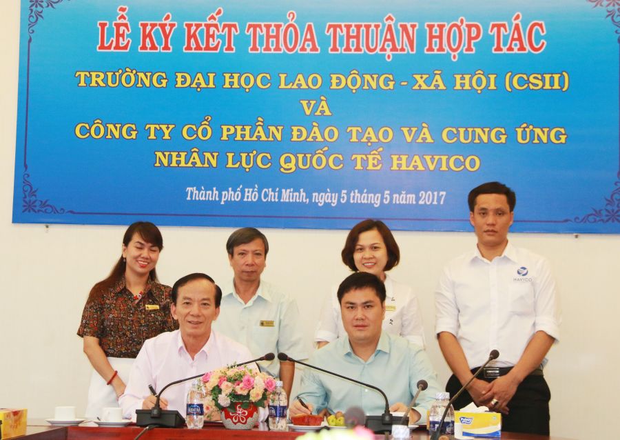 Đại diện hai bên tại lễ ký kết