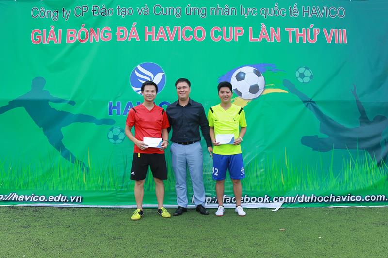 Phần thưởng dành cho tổ trọng tài đã điều khiển xuất sắc các trận đấu. Trọng tài bắt chính trong hai trận đấu cuối cùng của giải chính là hai thầy giáo Trịnh Đình Tài và Đỗ Văn Nam đang giảng dạy tại HAVICO.