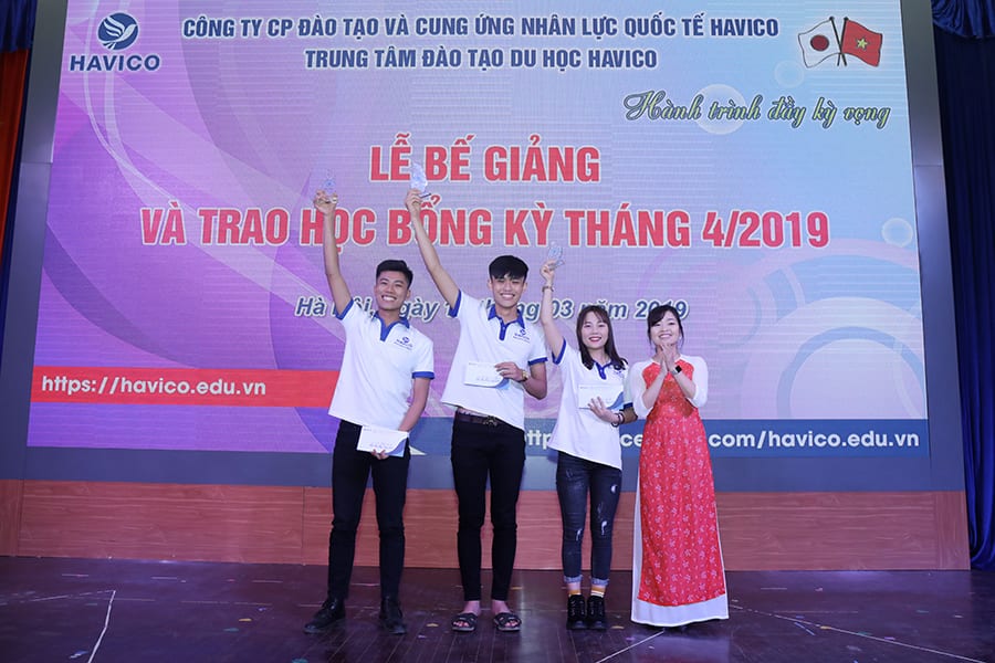 Chúc mừng 3 bạn: Giáp Văn Trường - K18A12, Nguyễn Văn Huỳnh - K18A10, Nguyễn Thị Hồng - K18A11, đã đạt giải Nhất trong cuộc thi viết bài chào Xuân 2019