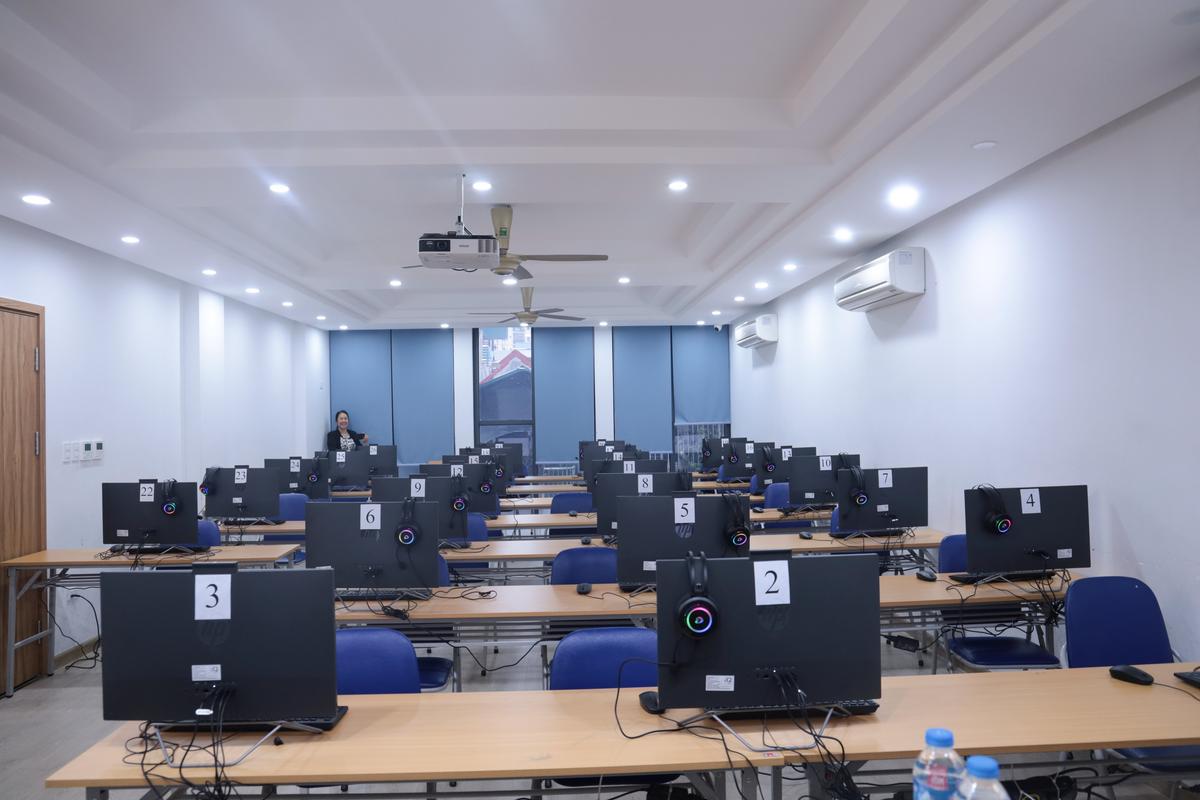 Công tác chuẩn bị phòng máy