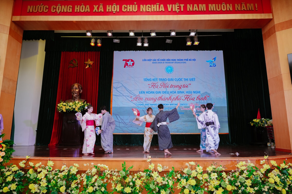 Học viên Havico biểu diễn