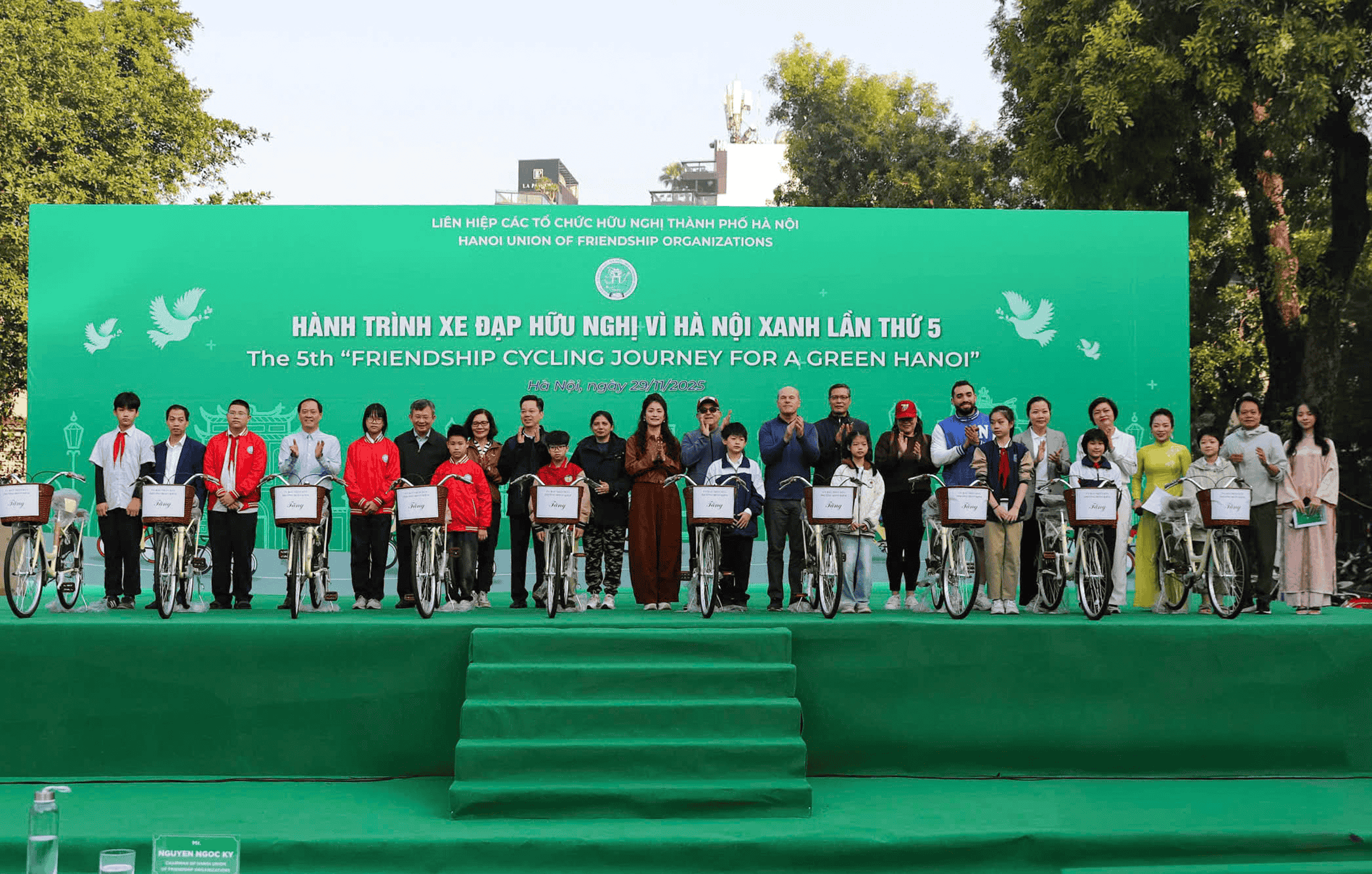 Hành trình xe đạp hữu nghị