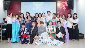Học viên trải nghiệm lễ hội tanabata mặc trang phục các nước